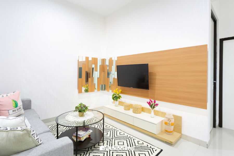 Permainan Cermin dan Panel Kayu